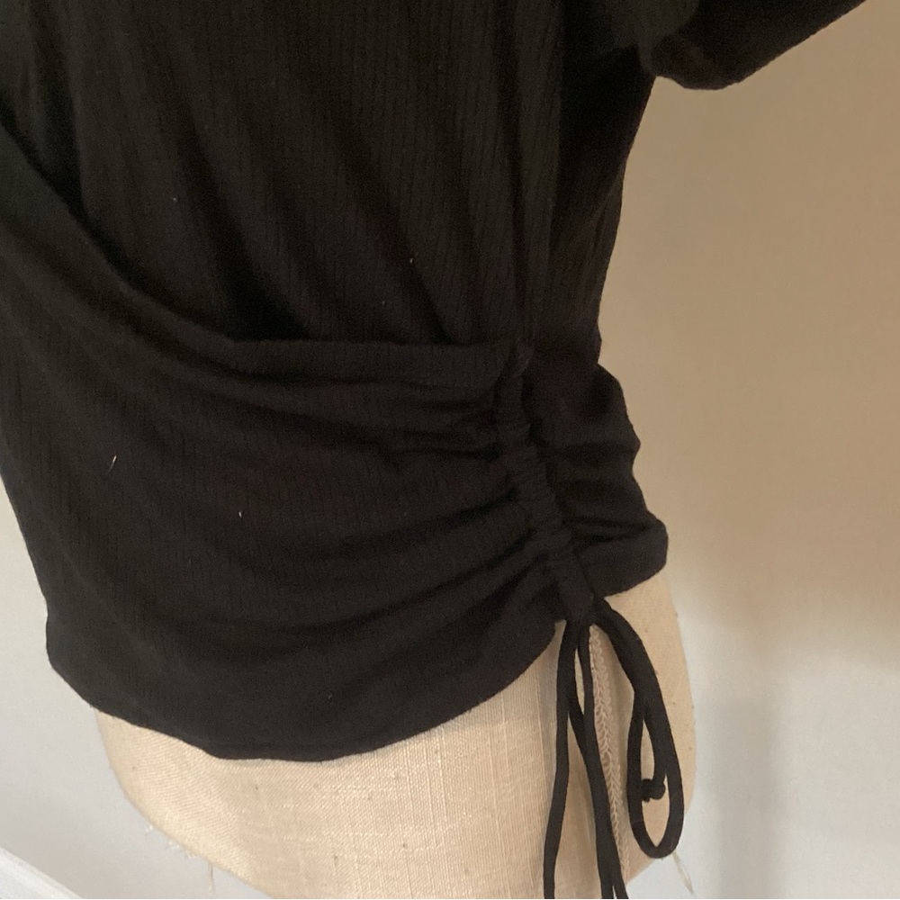 Every June Ribbed Ruched Crop Top - Picture 4 of 6